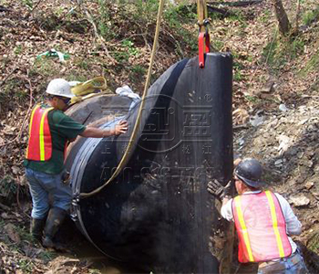 <a href=http://m.hffbqu.cn/ target=_blank class=infotextkey><a href=http://m.hffbqu.cn target=_blank class=infotextkey>鴨嘴閥</a></a>在工人的準備下正在安裝